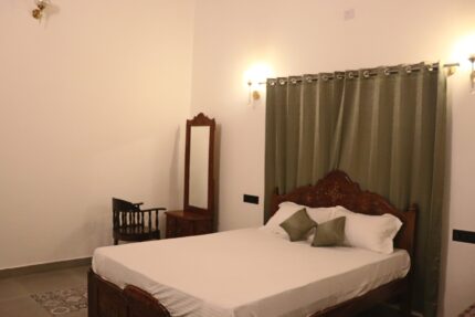 King-Suite Room with Balcony